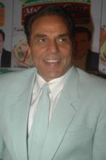Dharmendra at the Launch of YUMMY CHEF Heat and Eat in Novotel hotel, Mumbai on 1st Sept 2011 (8).JPG